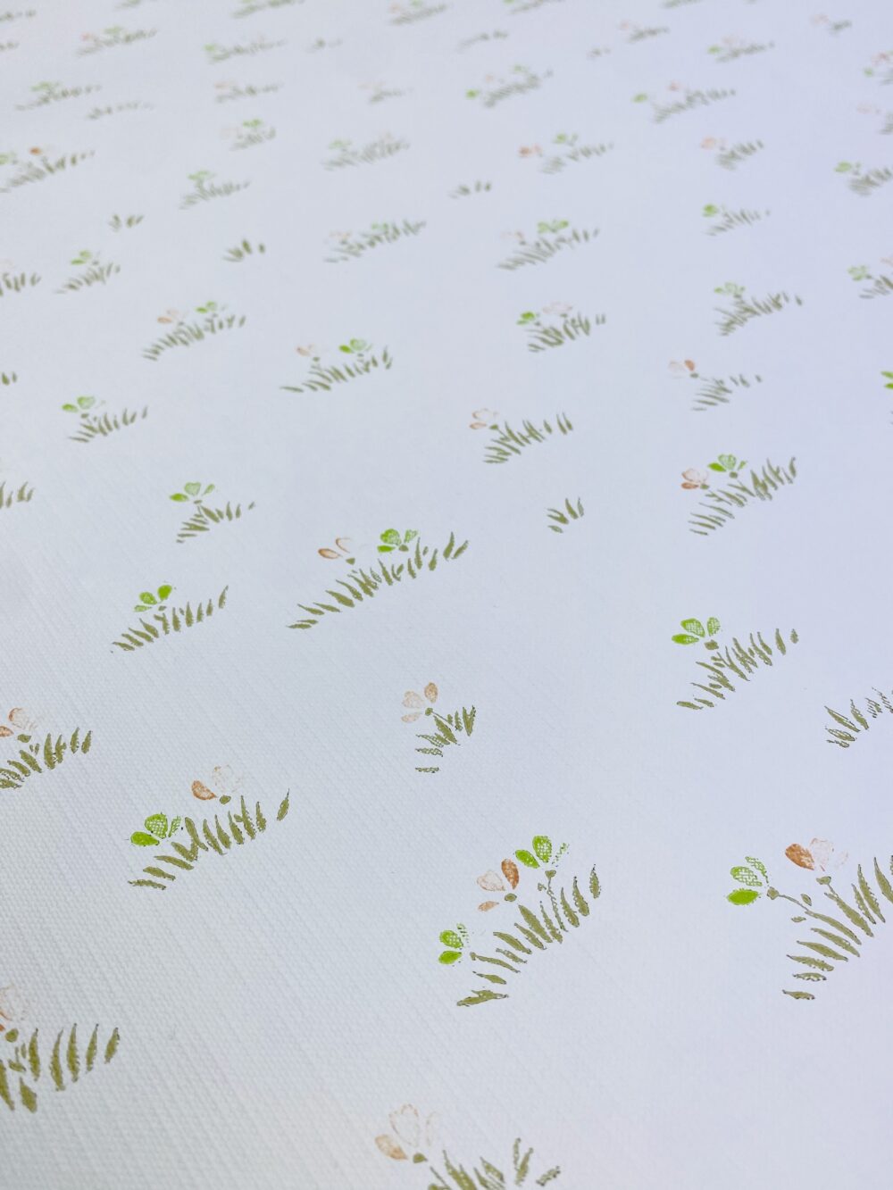 Floral wallpaper with small pattern 8