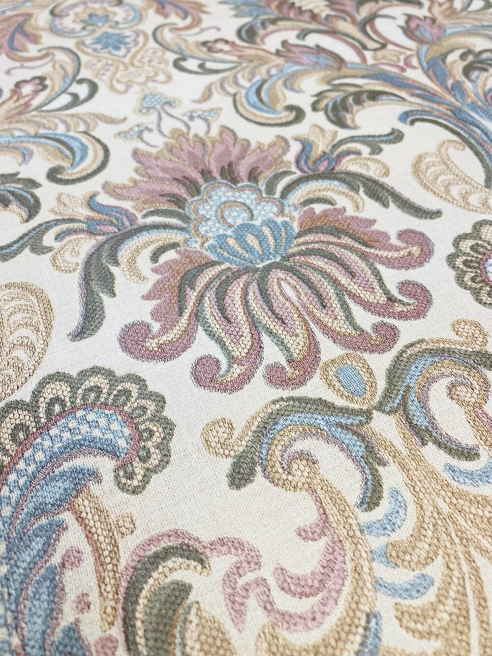 Embroidered look wallpaper11