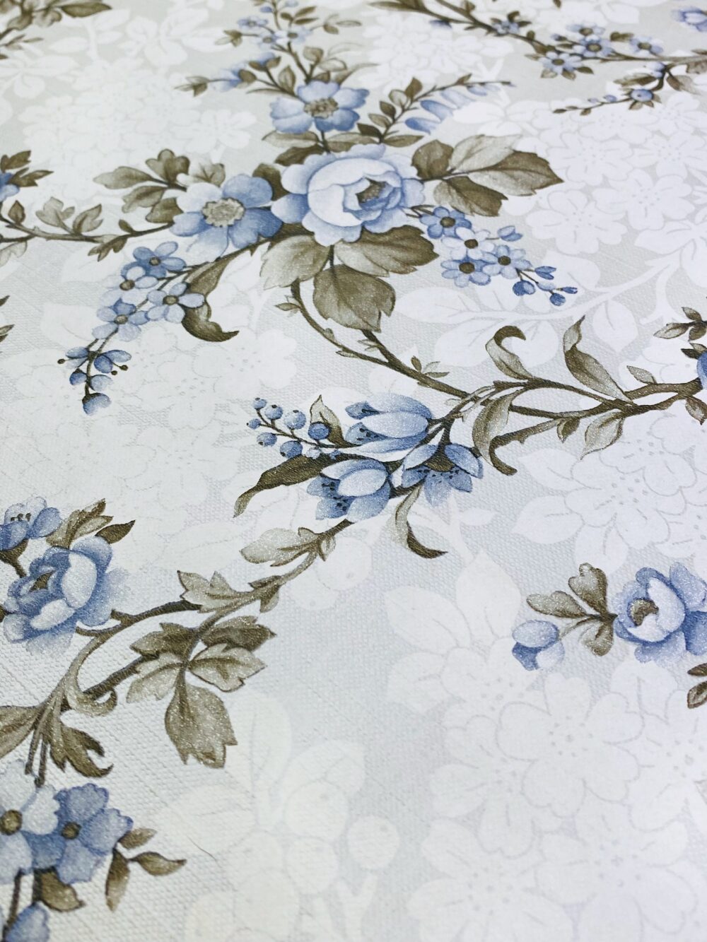 Floral wallpaper blue and silver 10