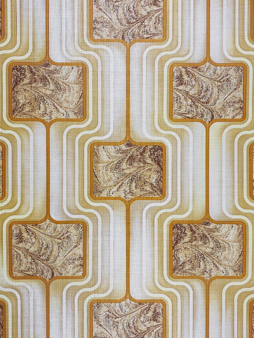 1970s geometric wallpaper with feather pattern – Brown, beige and golden tones