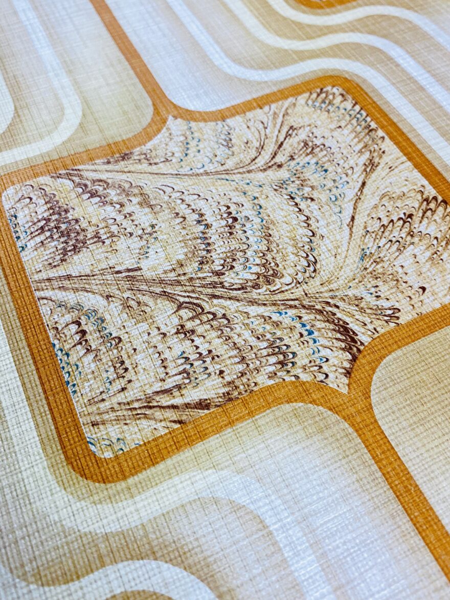 Gemetric wallpaper with feather pattern2