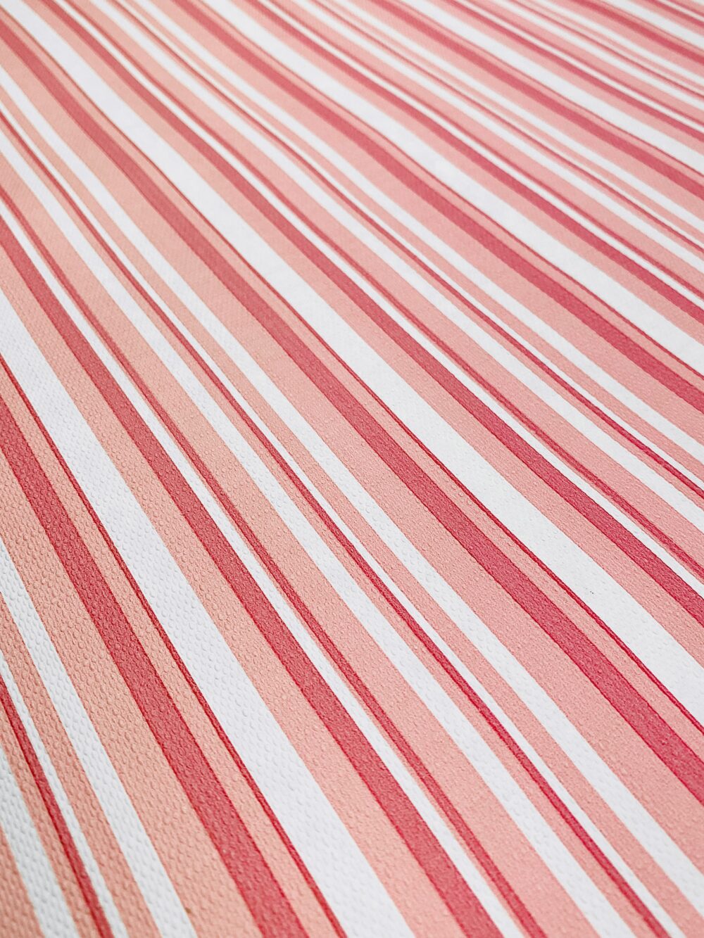 Pink stripes wallpaper4