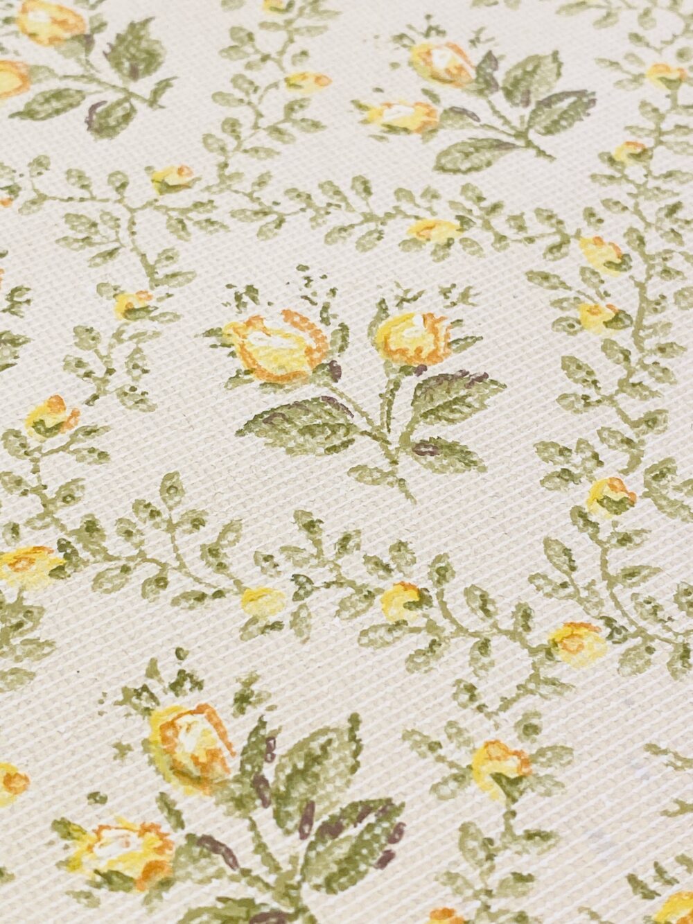 Seamless yellow floral wallpaper3