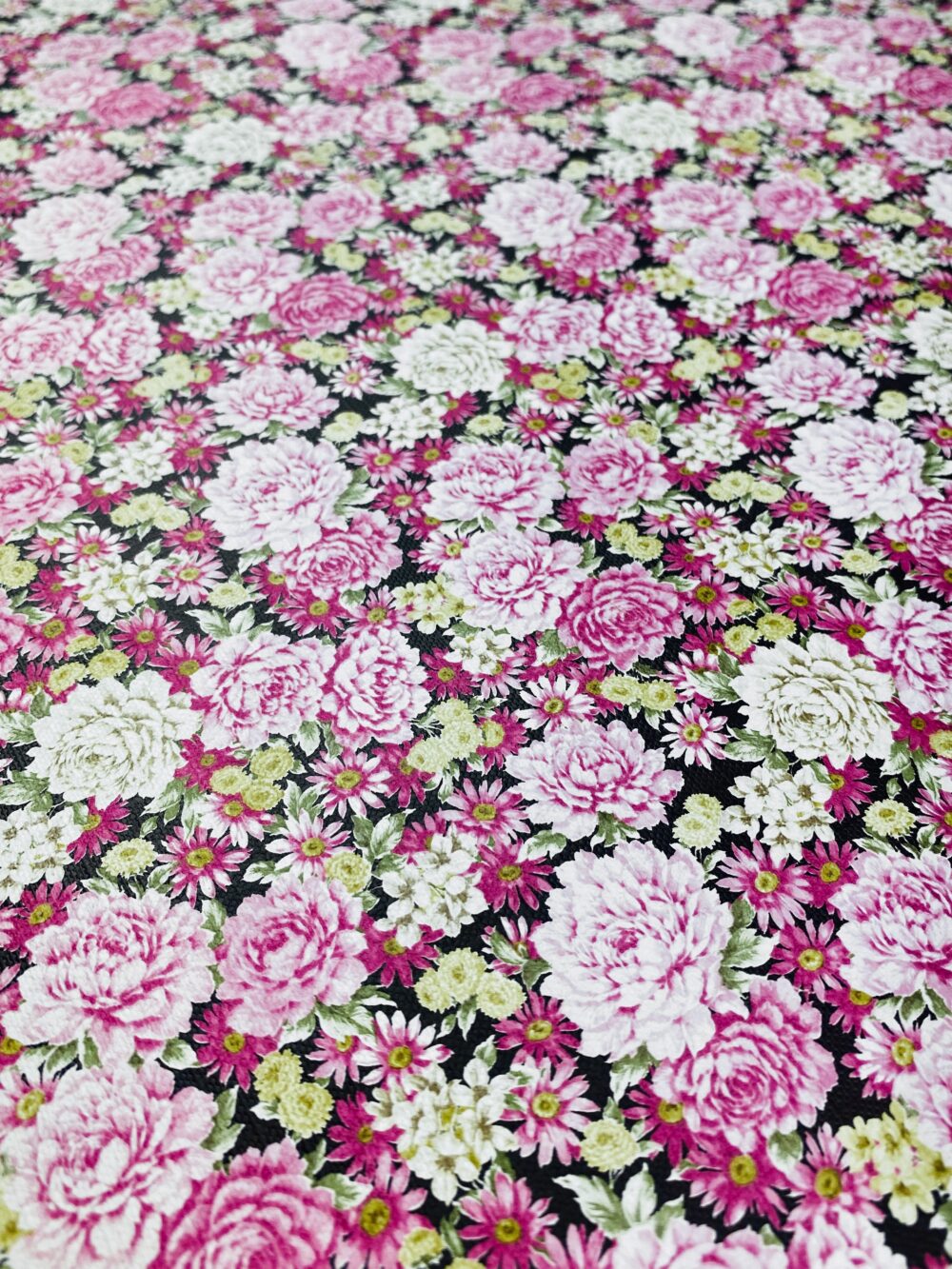 Vintage wallpaper pink roses on black4